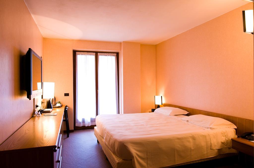 Active Hotel カスティオーネ・デッラ・プレゾラーナ エクステリア 写真